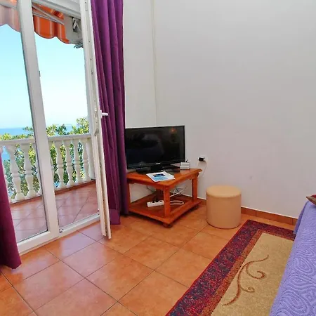 Filipovic - One-bedroom With Balcony And Sea View *