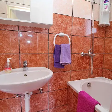 Filipovic - One-bedroom With Balcony And Sea View Apartmán